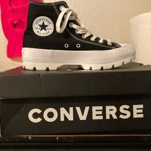 Black and white converse And they’re high top